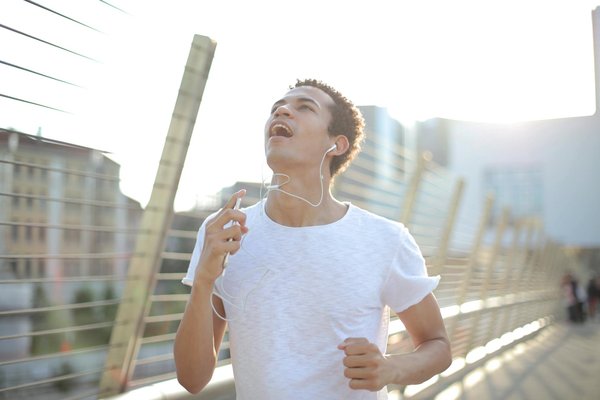 Téléassistance : garantir la sécurité et l'autonomie des seniors au quotidien